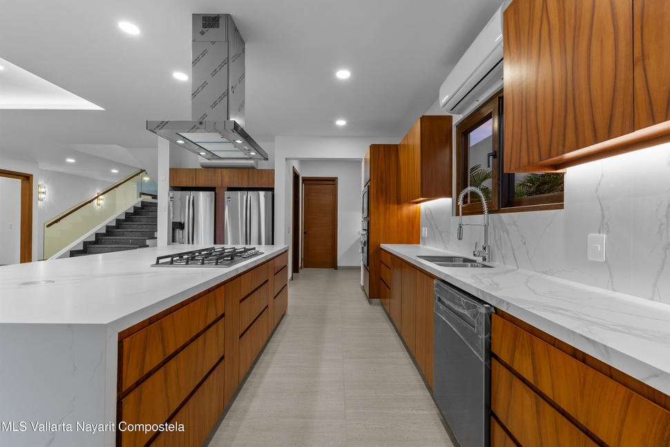 20251027225320185949000000 o