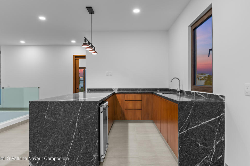 20251027230636660835000000 o