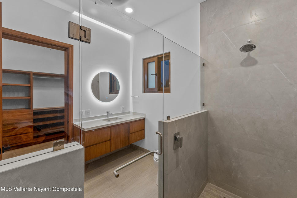 20251028044003409078000000 o