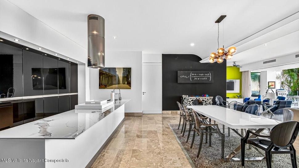 20251119212414111578000000 o