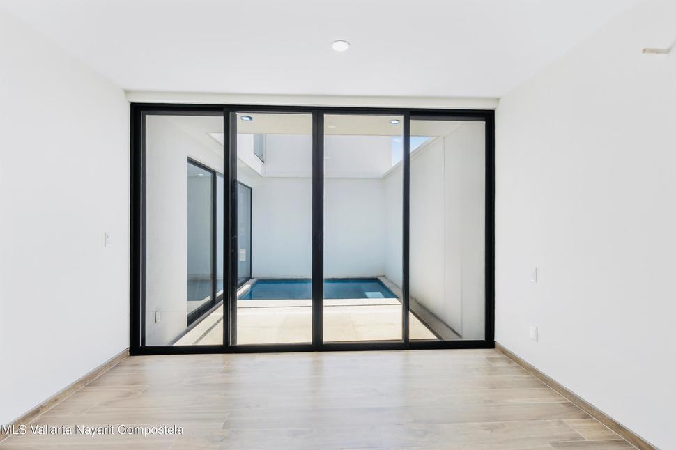 20251222200643403413000000 o