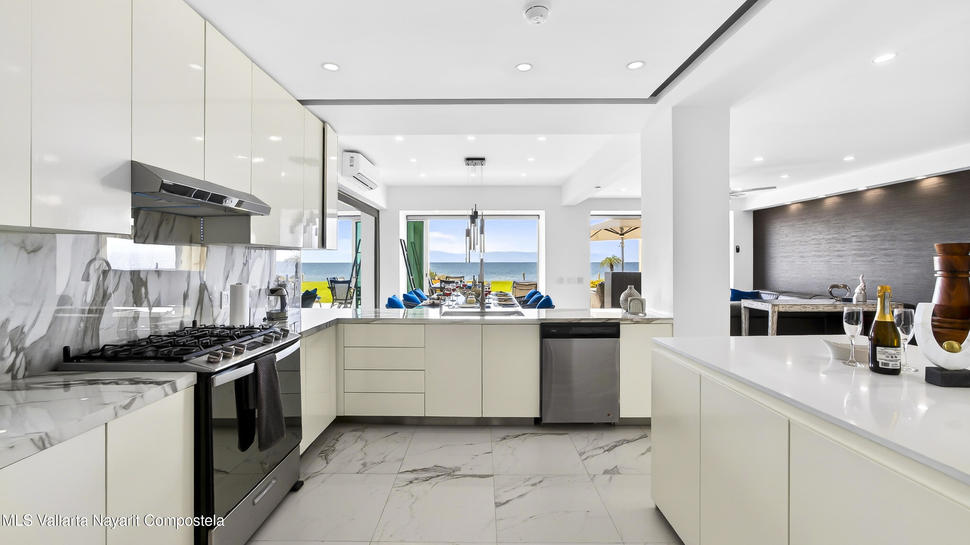 20251215203600264385000000 o