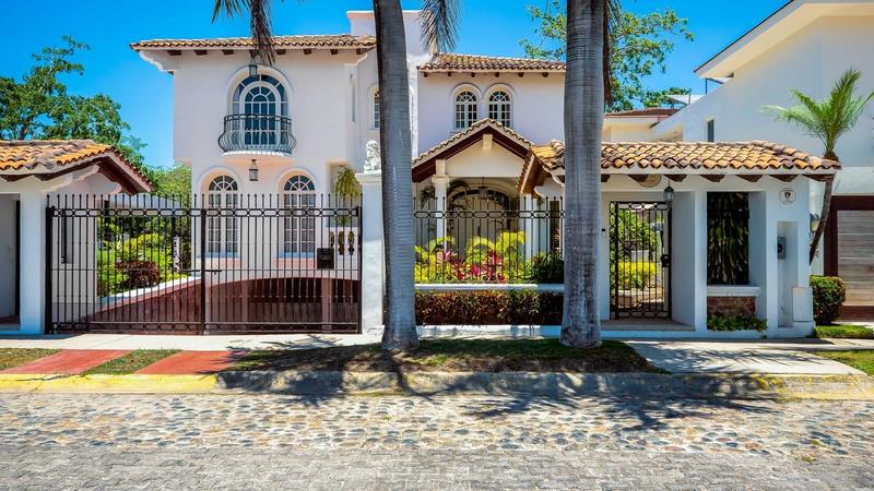 Casa Blanca And Lot 5