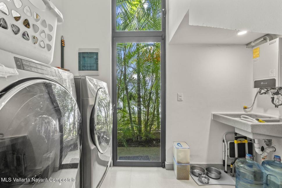 20251016220620623556000000 o