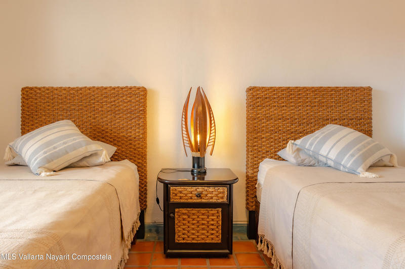 20251009181023253949000000 o