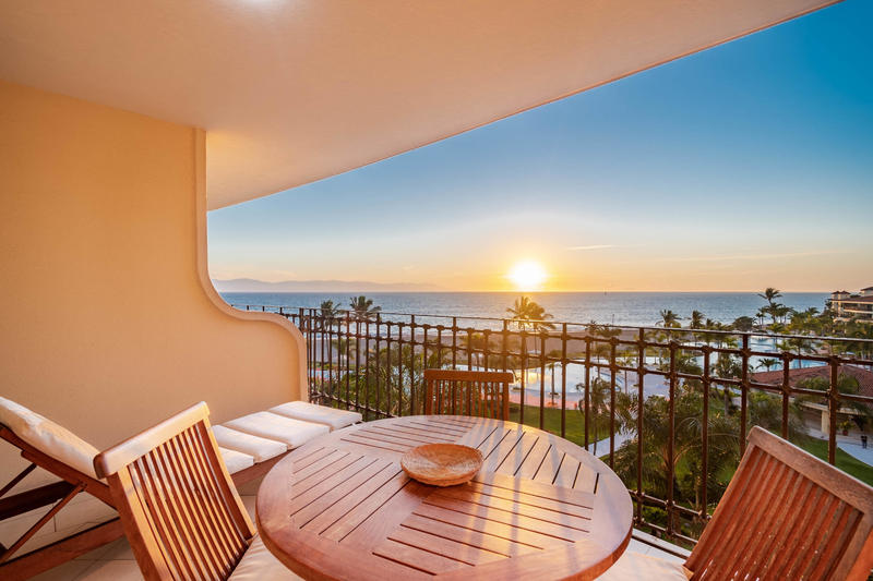 Condo Elena E-506