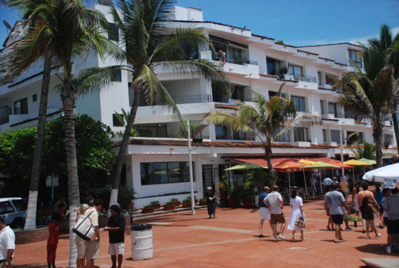 Condo Malecon Dos 302, 303