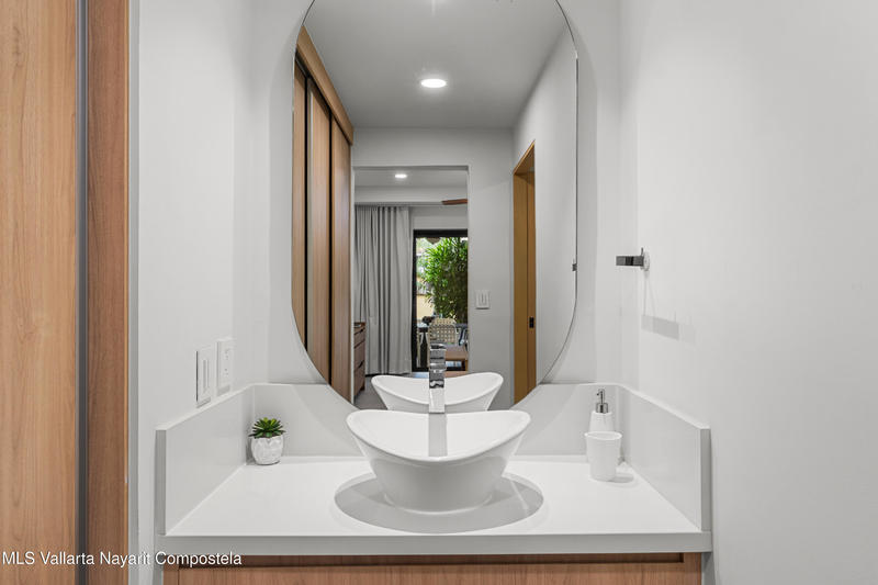 20251008231914115740000000 o