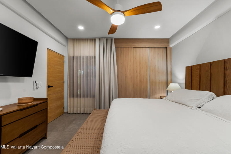 20251008232212484683000000 o