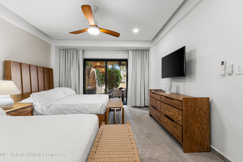 20251008232349017029000000 o