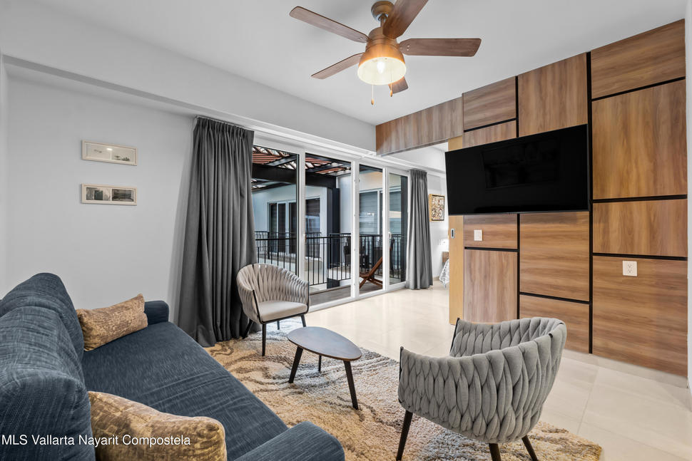 20251208190005808958000000 o