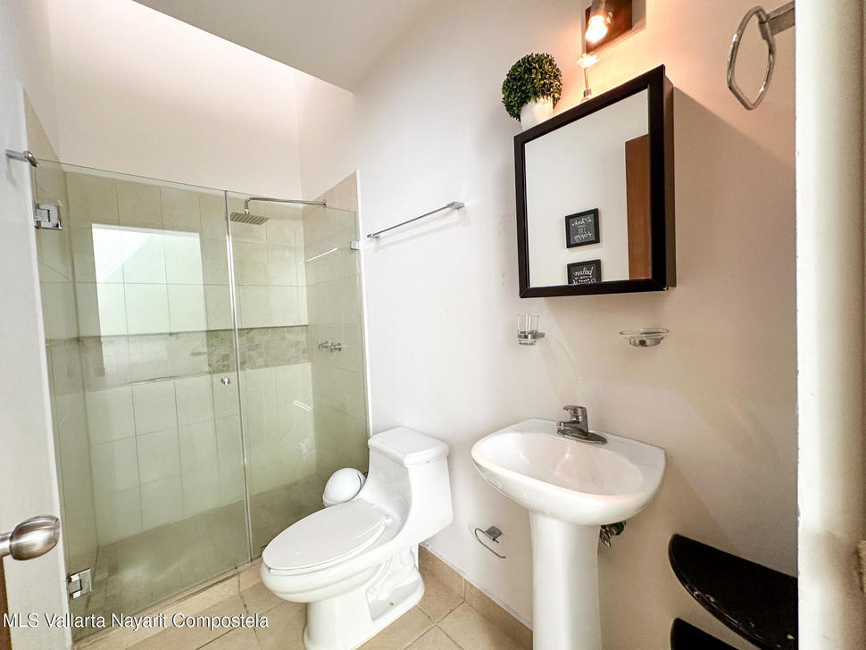 20251107223229238884000000 o