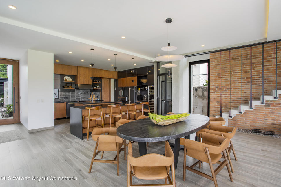 20251119184107914887000000 o