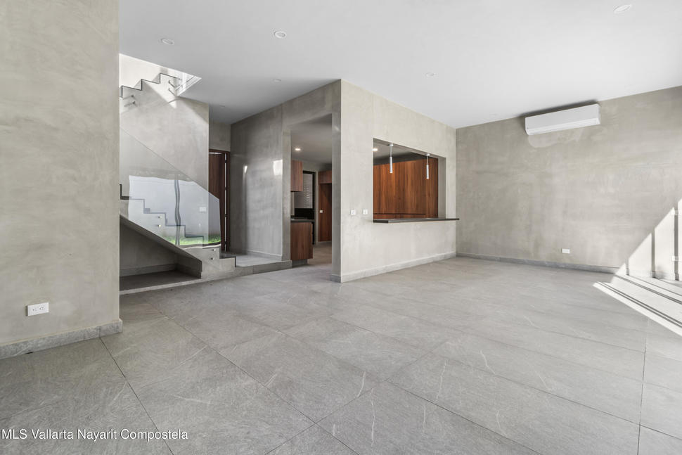 20251022223624081471000000 o