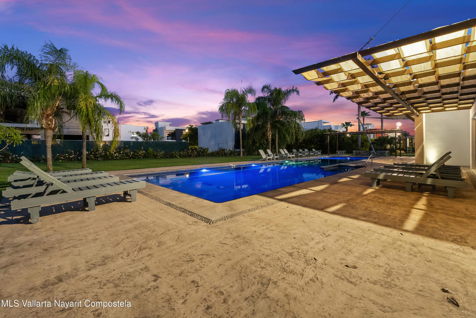 20251022223723042085000000 o