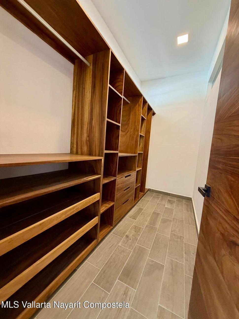 20251218171025052728000000 o