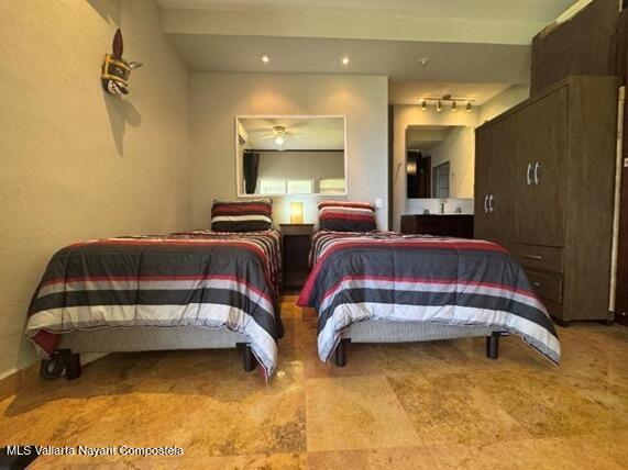 20251208232139760882000000 o