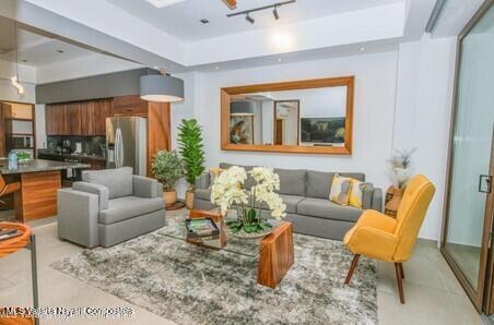 20251013181017722667000000 o