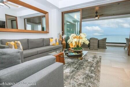 20251013181018185308000000 o