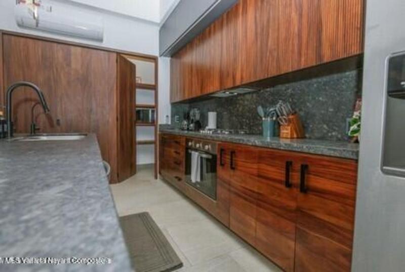 20251013181020598570000000 o