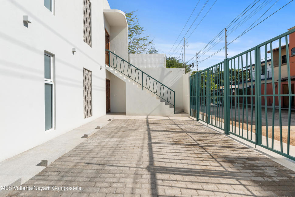 20251217202521911038000000 o