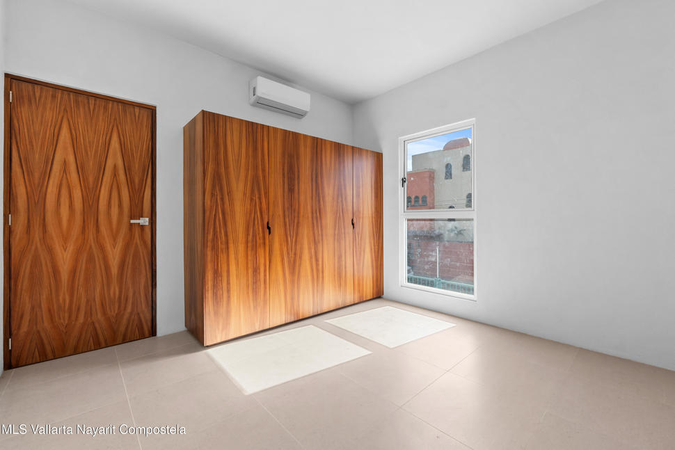 20251217204923379398000000 o