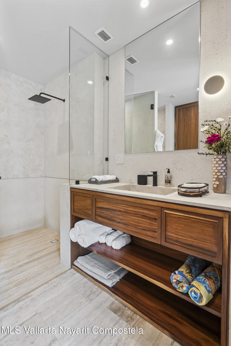 20250818225537142752000000 o