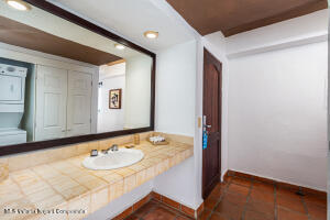 20251004175649393705000000 o