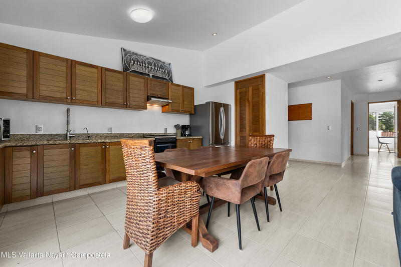 20251001191950718297000000 o