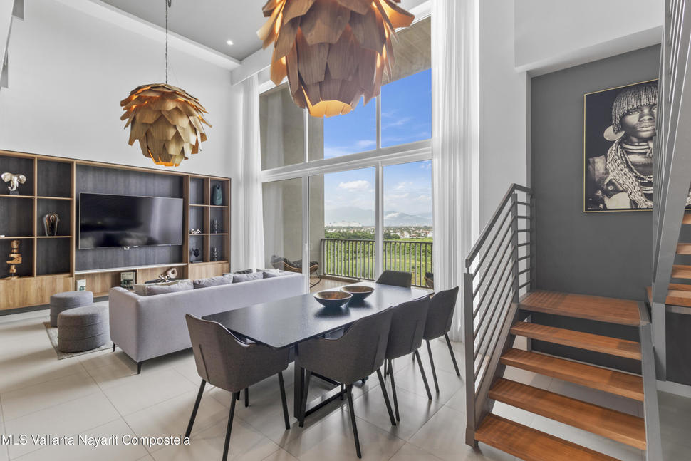 20251105212215100964000000 o