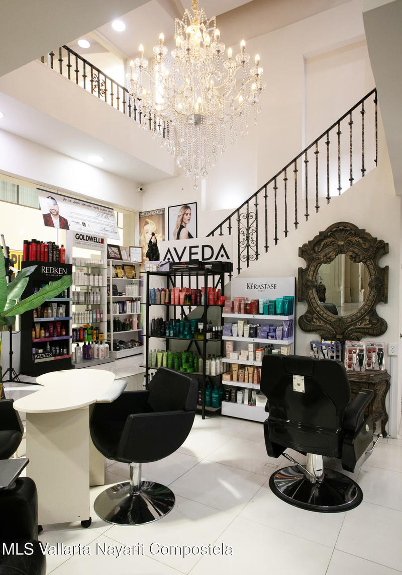 S/N Blvd Francisco Medina Ascencio Plaza Marina F2, Alexander A Salon, Puerto Vallarta, Ja