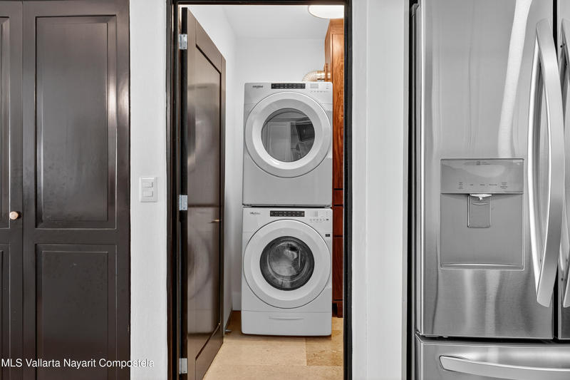 20251015225852442386000000 o