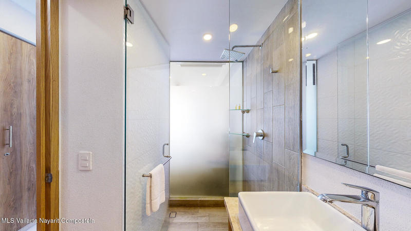 20251010213647640279000000 o