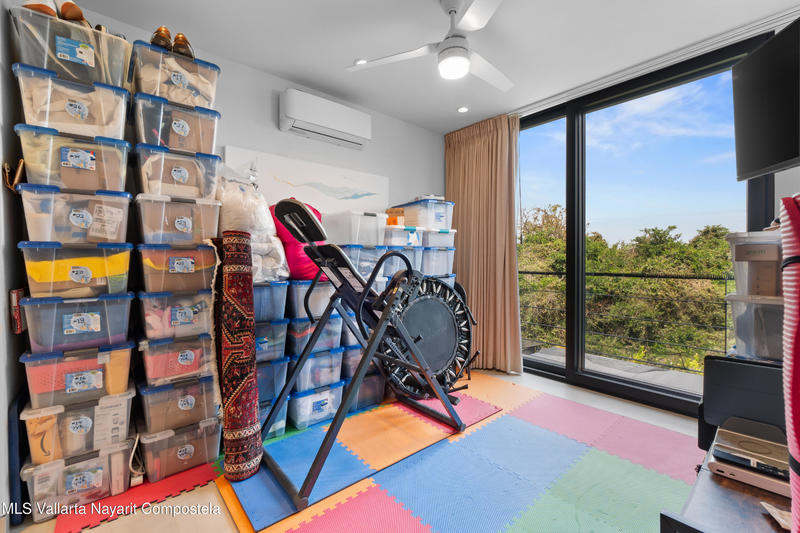 20250827214321954437000000 o